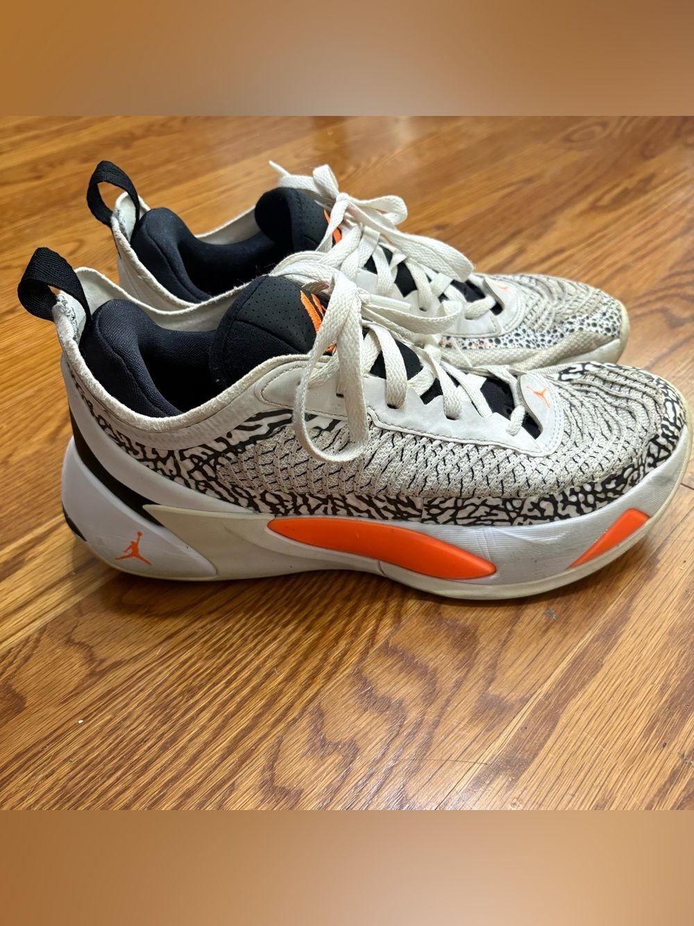 Jordan Luka 1 The Pitch Safari Basketball Shoes White Orange Youth 7Y sporty